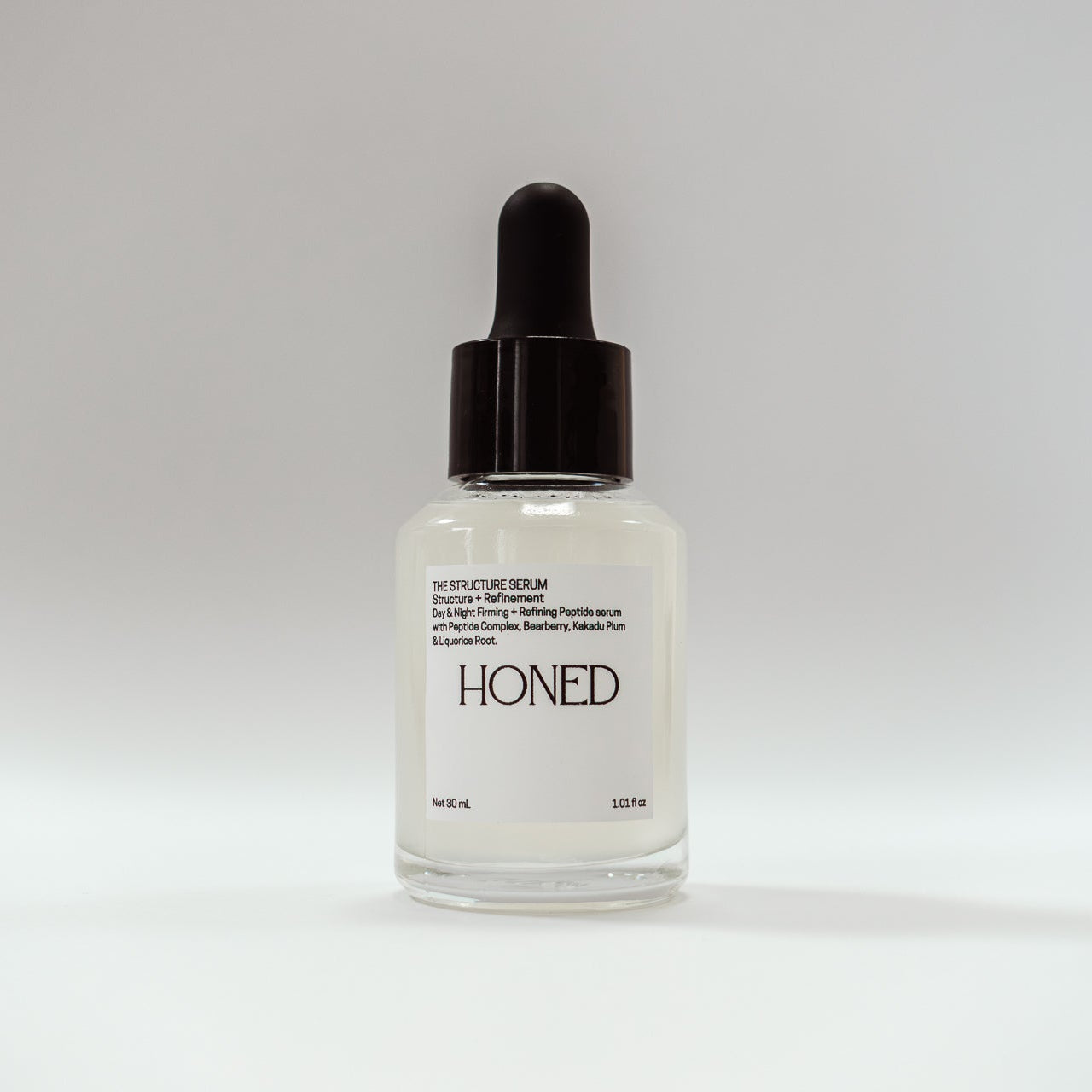 Peptide serum with bearberry, kakadu plum and liquorice root in a glass dropper bottle